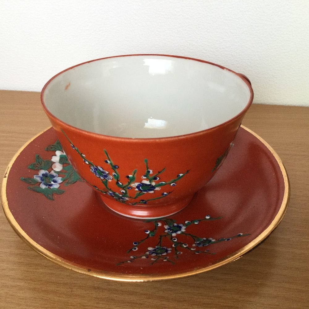 Y.T Japanese porcelain ware hand decorated in Hong Kong red raised flowers gold